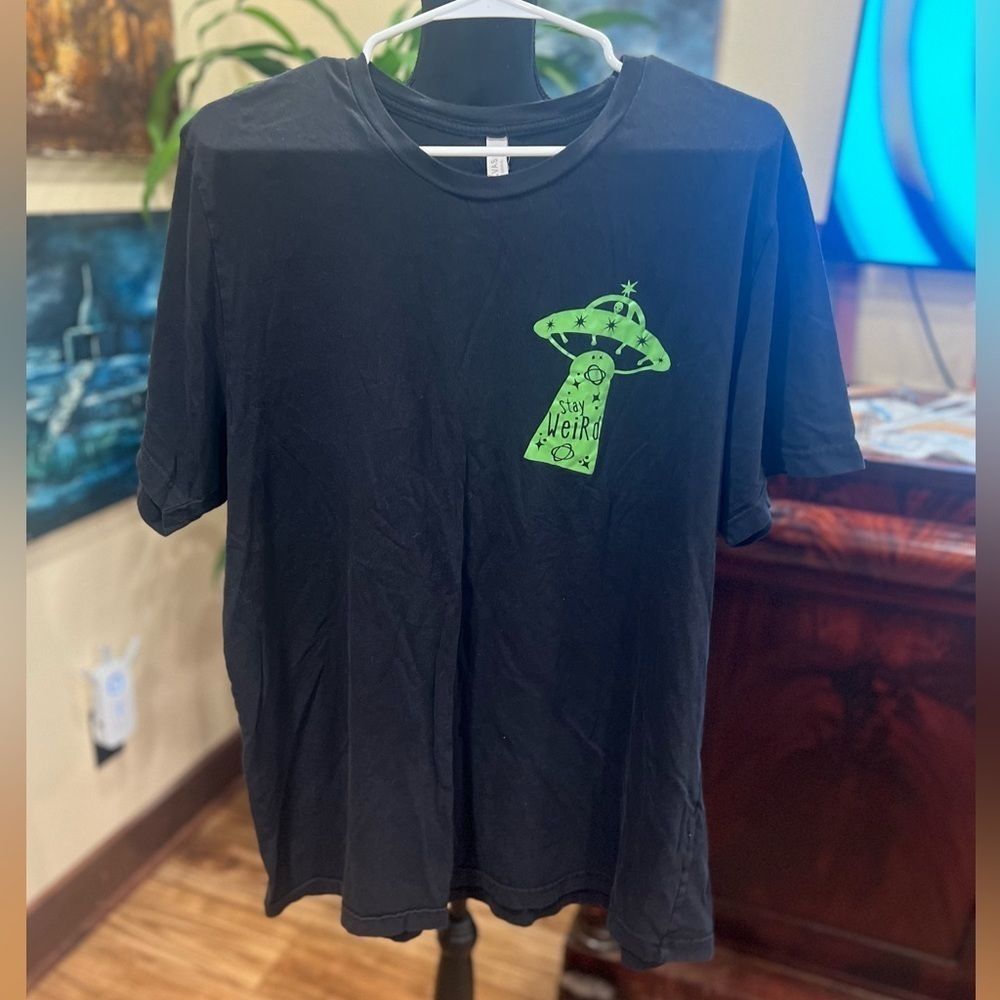 “Stay Weird” 2X t-shirt in used condition